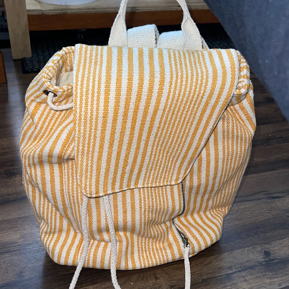 UNIVERSAL THREAD BACK PACK